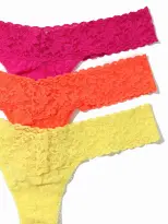 3 Pack Signature Lace Low Rise Thongs In Printed Box  Sale(PINK RUBY/ORANGE SPARKLE/LIME LIGHT,OS (2-12))